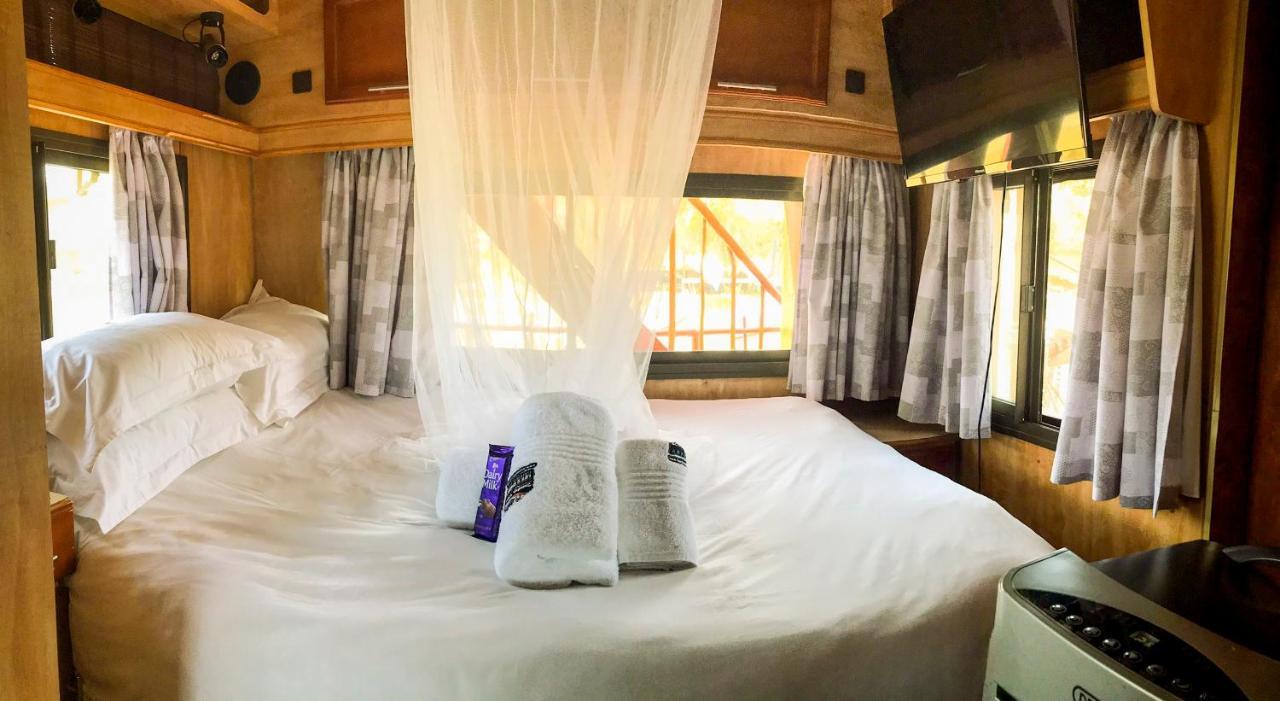 Maggie May House Boat - Colchester - 5Km From Elephant Park المظهر الخارجي الصورة